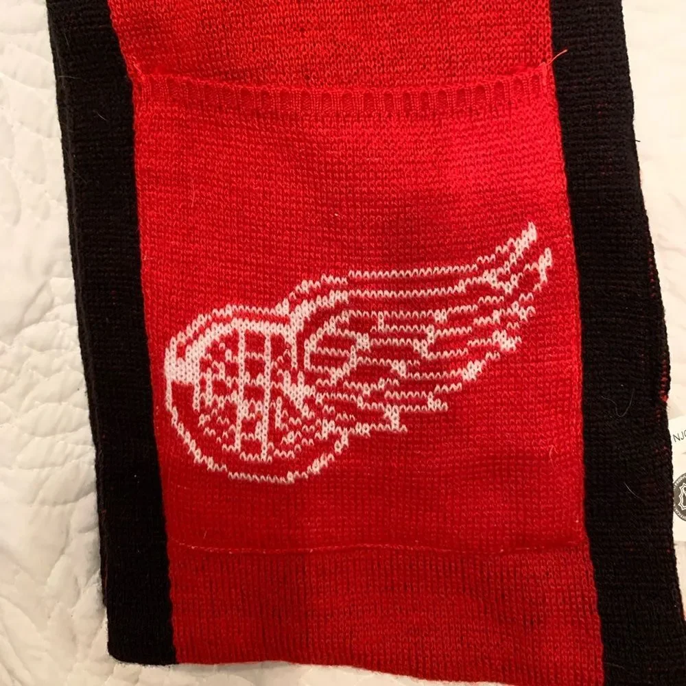 Red Wings Hooded scarf NWT